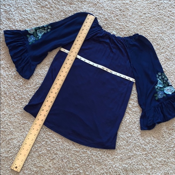 ⭐️🆕 Floral Boho Bell Sleeve Navy Top🌺 - Picture 7 of 8